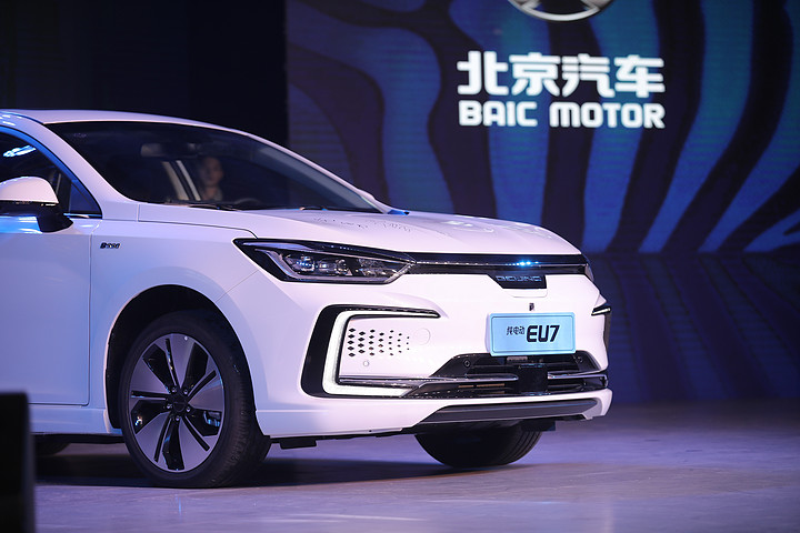 大众更新LOGO/ID.3全球首发;穆迪下调福特汽车评级至垃圾级